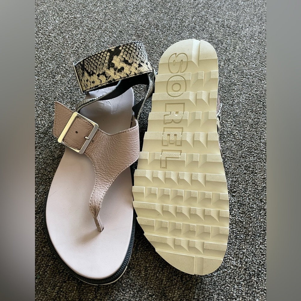 Sorel sandals Size 8